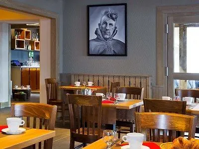Hotel Hillary